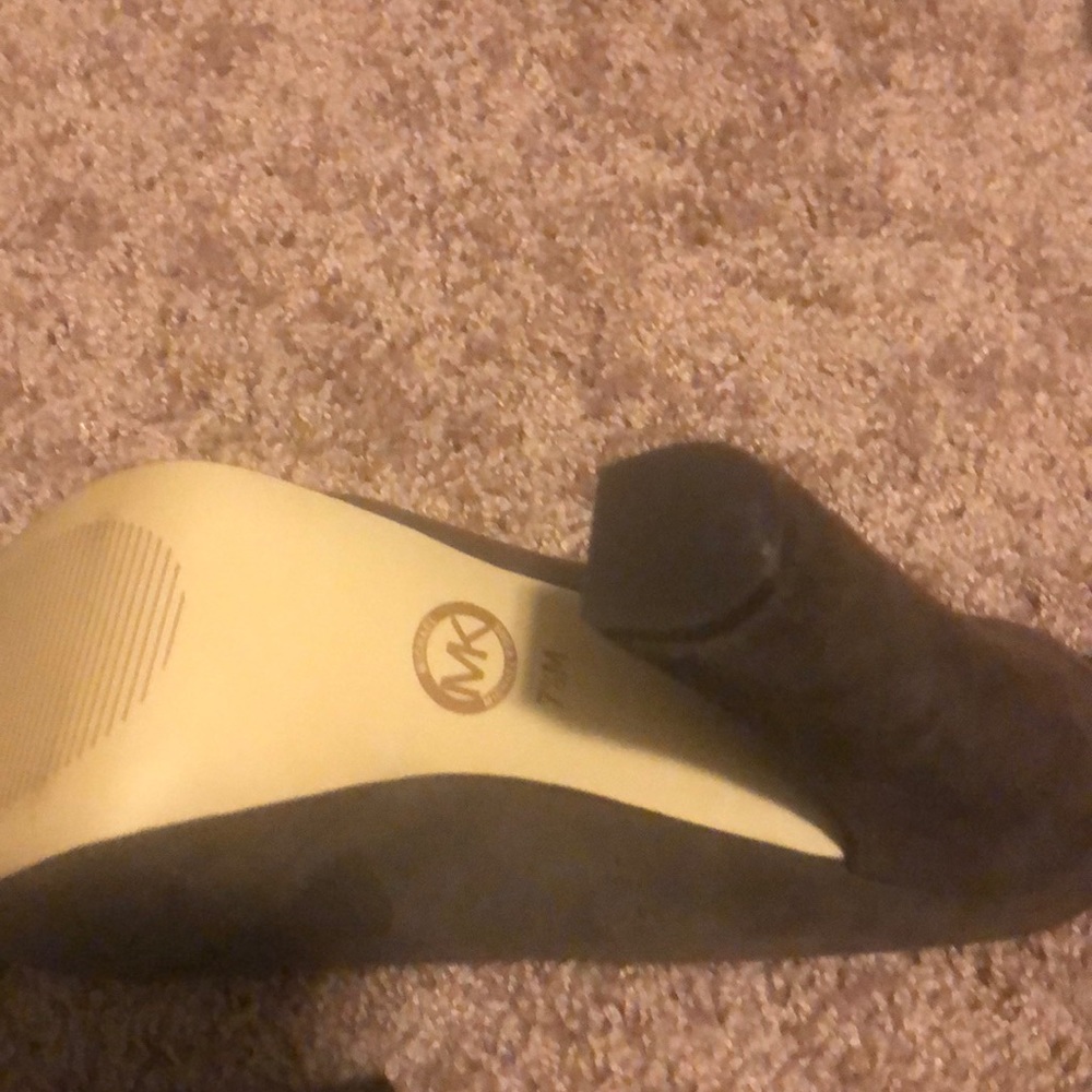 Shoes - Picture 2 of 3